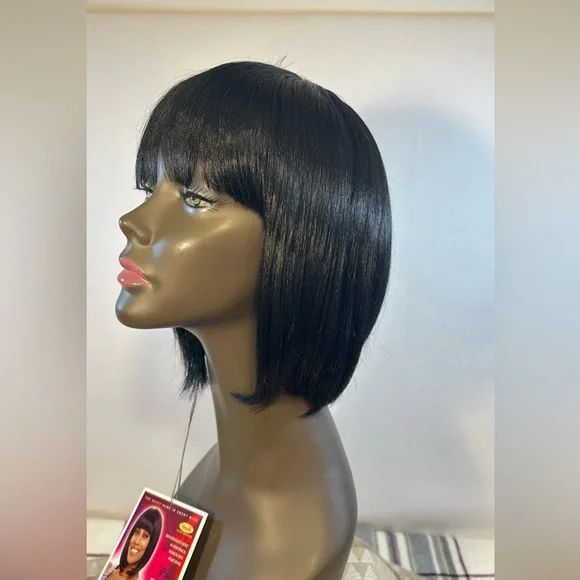 AMINA|1 JETBLACK|Sleek Black Bob Wig - Picture 3 of 12
